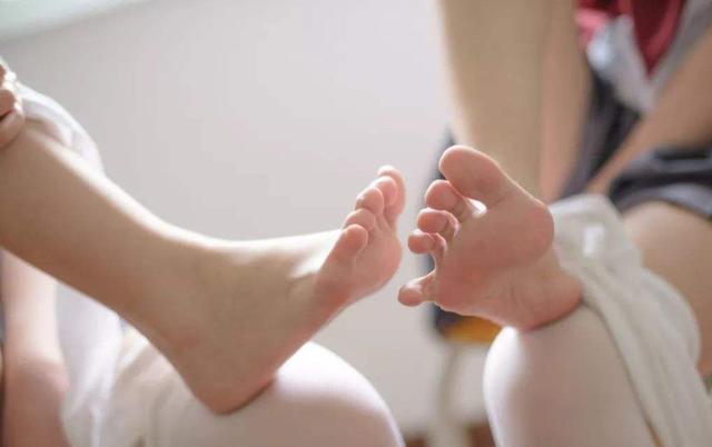 具备这2个特征的孩子，未来都会是大长腿，看看你家孩子有没有