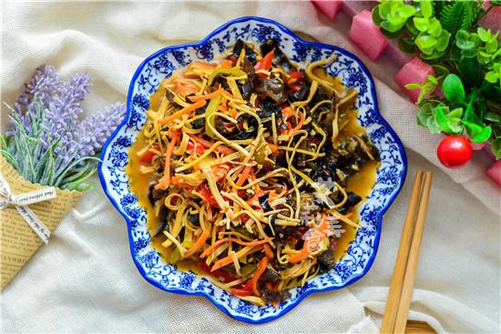 这盘“似鱼非鱼”的菜，很多小孩都爱吃，补充维生素，促进发育！