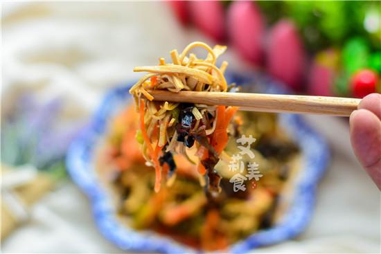 这盘“似鱼非鱼”的菜，很多小孩都爱吃，补充维生素，促进发育！