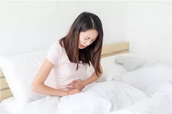 宫外孕是怎么招来的？医生讲出实话：男人最好少对妻子做这两件事