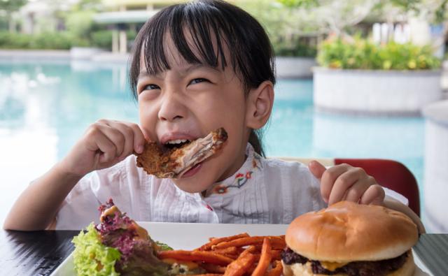 孩子再馋，这3种食物也要少吃，比零食还垃圾！容易积食还长不高