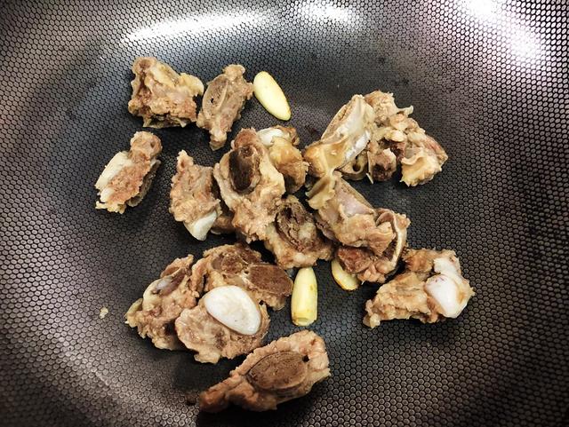 排骨这样做，一次做好两样菜，省时又好吃，宝妈必备技能