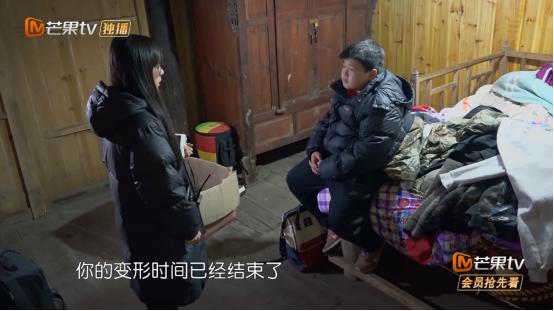 《变形计》杜华又狠又陌生！让儿子自己坐飞机！还是冯博超靠谱