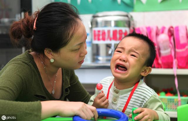 宝宝2岁半和3岁上幼儿园有什么区别？过来人：2岁半只能退园