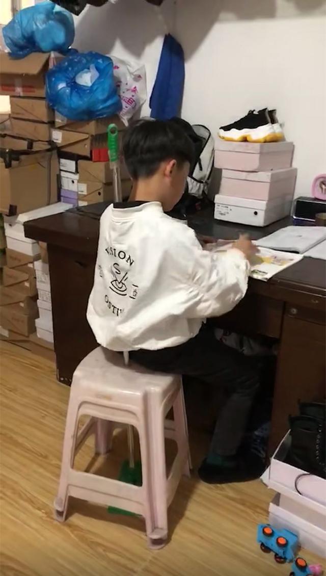 凳子中间的小洞，竟然是用来…很多人不知道