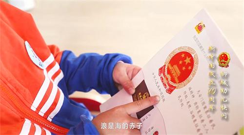 暖暖的！幼儿版快闪《我和我的祖国》你被萌到了吗？