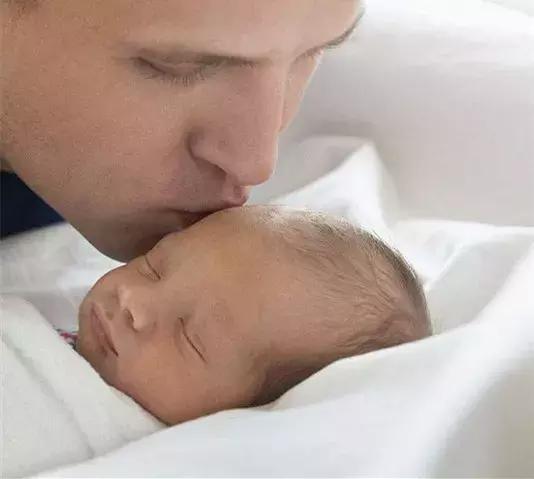 新生儿很娇嫩,这7件事不能对宝宝做