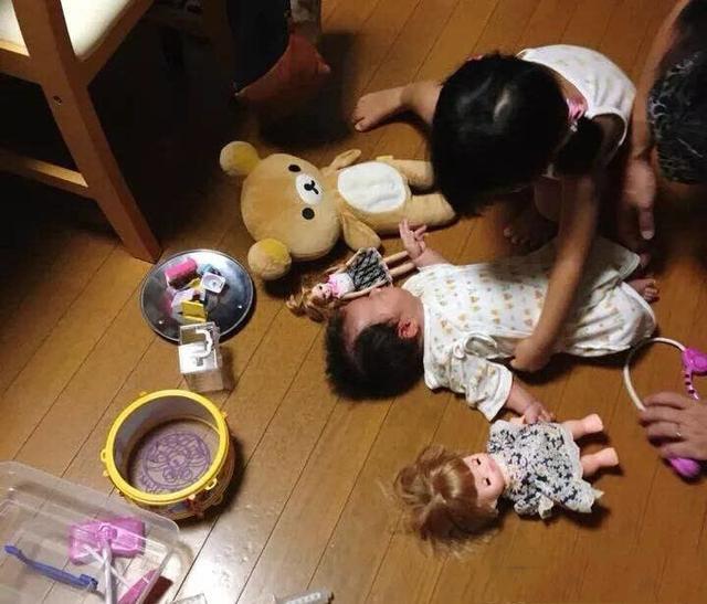 3岁孩子总爱把东西摆一排，还不让动？别怪他，秩序敏感期不好惹