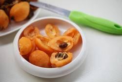 感冒、咳嗽了，把果子煮一煮，吃完睡一觉就止！排痰效果好！