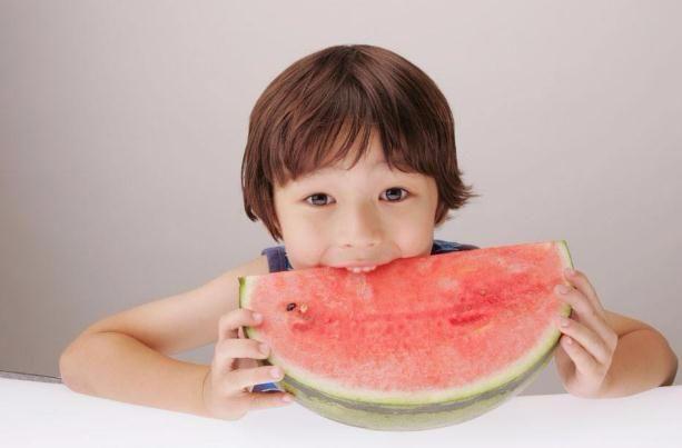 4种容易被孩子瞧不起的爸爸，孩子越大就越烦，会心生不满