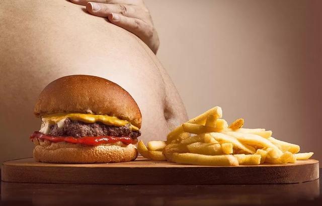 肚子上的肥肉特别难减？可能是你妈怀你的时候饿着了