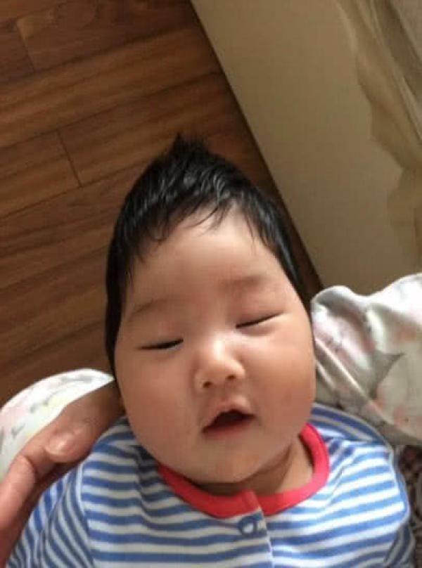 宝妈晒女儿成长照片，前后差别太大，网友：打包票这不是同一个人