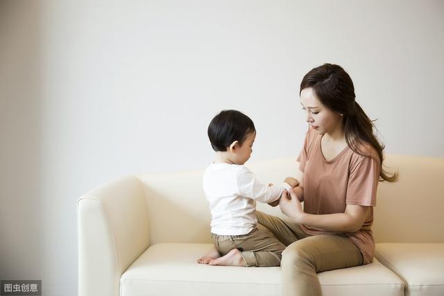妈妈，我在你的眼中确立我的自己是谁,母亲:如何成为孩子的镜子?
