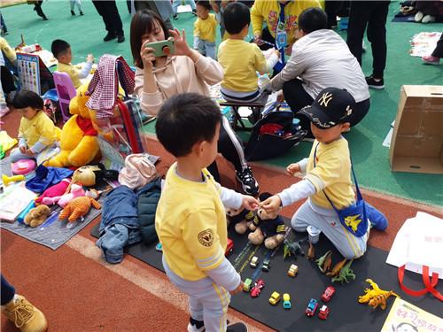 红黄蓝中心幼儿园春季大集开市了！
