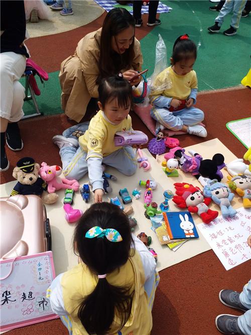 红黄蓝中心幼儿园春季大集开市了！