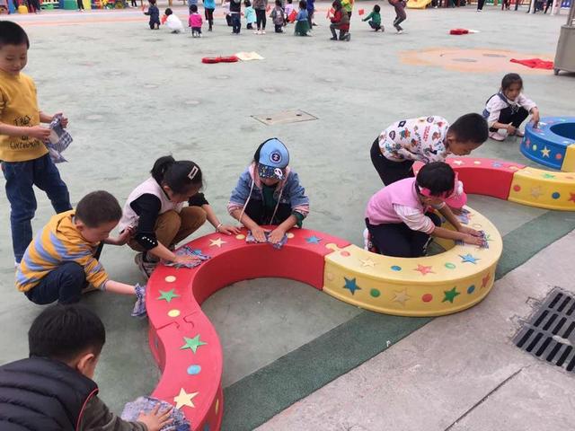 赞美劳动 歌唱幸福 ——甘南州幼儿园开展庆“五·一”主题活动