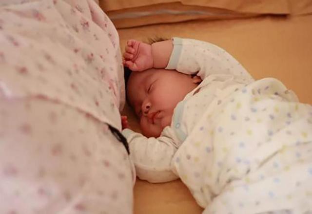 宝妈的无意举动，让6个月的孩子不幸“离世”，新手妈妈需警惕