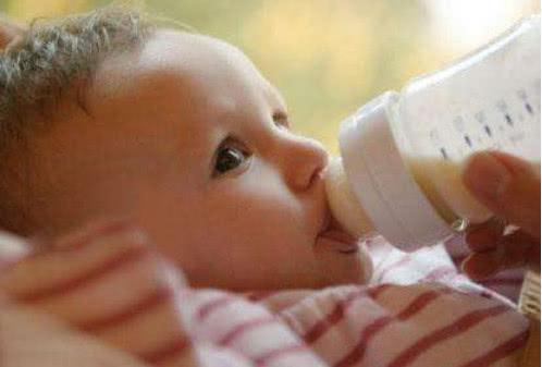 74天的宝宝患上了“中耳炎”,只因妈妈喂奶太大意