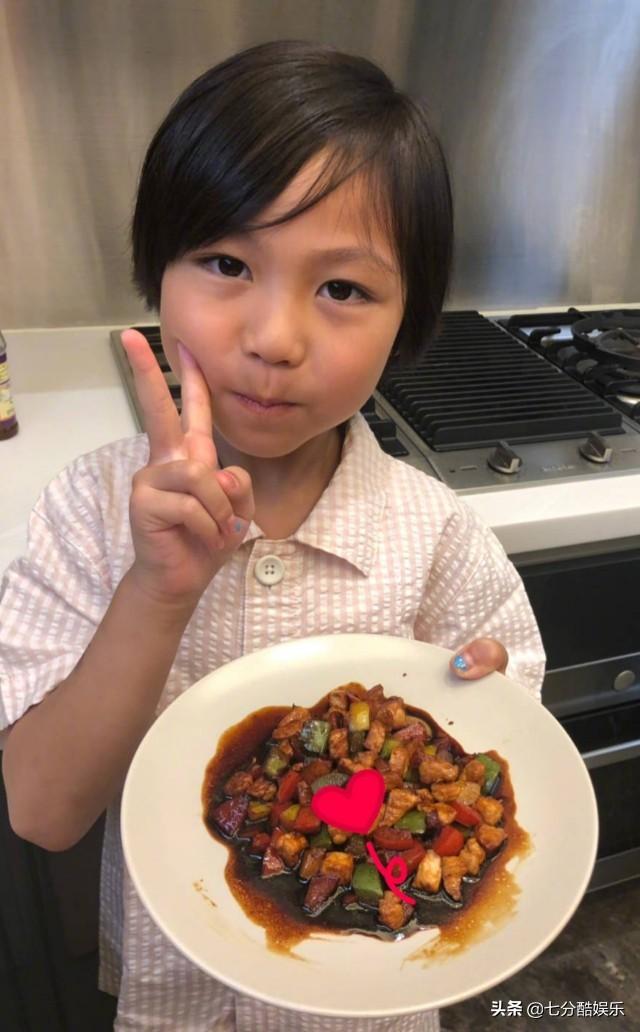 孩子只会玩王者荣耀？蔡少芬:从小让她学习做菜，过度溺爱就是害