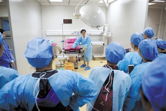 生孩子是怎样一种体验？10对准爸妈亲身体验生产全流程