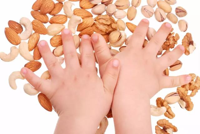 孩子异物卡喉怎么办？这个救命法，再忙也要学会！