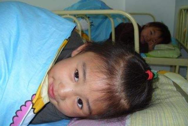 为什么你家孩子不愿意在幼儿园睡午觉？这几个问题，家长别忽视了