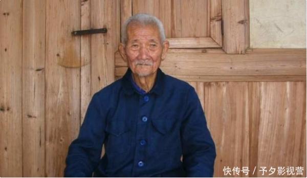 爸爸姓“日”，爷爷给取名，奶奶连声称赞，妈妈却气得想离婚