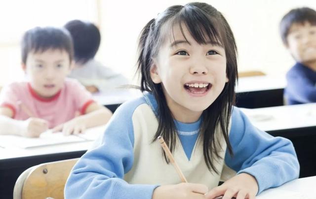 一个小故事让你明白:在孩子面前玩手机,伤害究竟有多大!