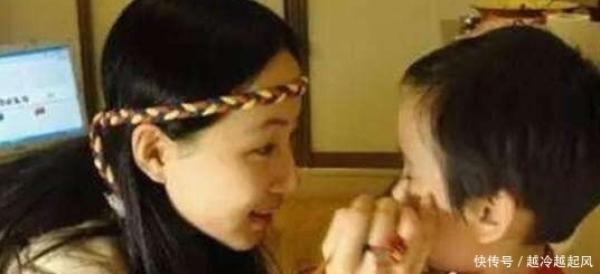 12岁的小女孩, 从小每天化妆, 到了现在后果严重