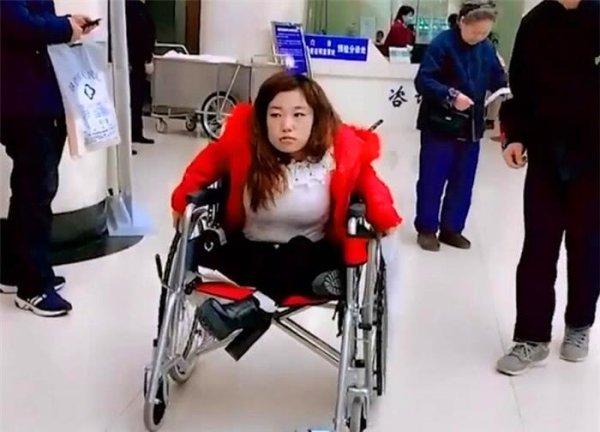 怀孕5个月丈夫去世，身残志坚宝妈坚持生下宝宝，8年后感到幸福