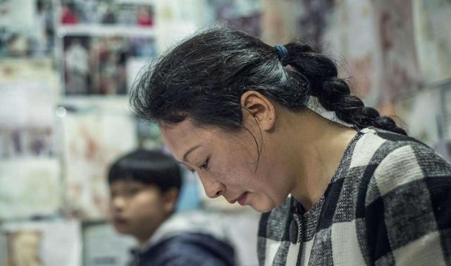如今，外婆带娃的家庭越来越多，奶奶哪去了？也该心疼一下奶奶了