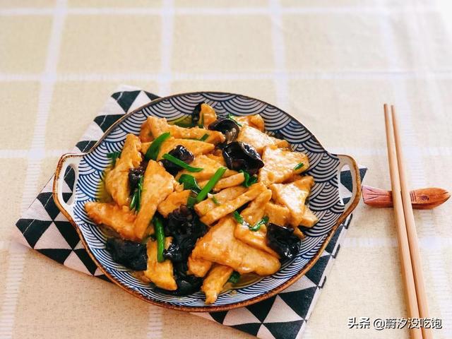 5月多给孩子吃这菜，一斤才2块钱，补钙又健脑，强过大鱼大肉