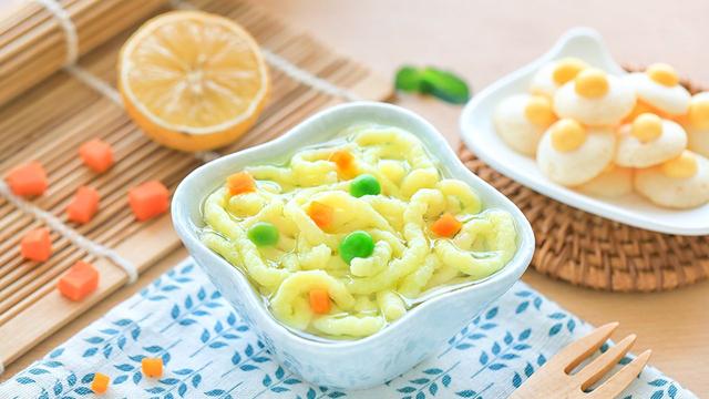 宝宝小便黄、便秘怎么办？别再信“土方法”了，真的没有用！