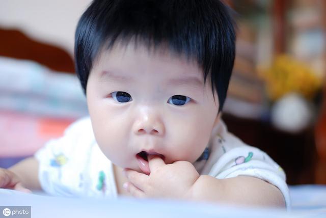 孩子不爱吃青菜，那你就由着他不吃了？
