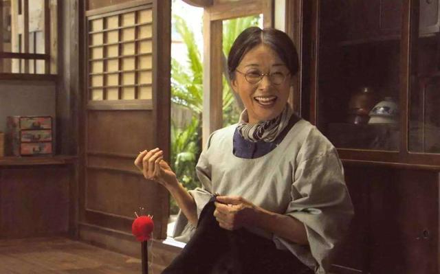 如今，外婆带娃的家庭越来越多，奶奶哪去了？也该心疼一下奶奶了