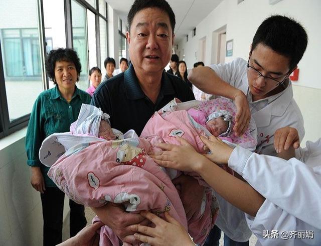 曾在六十岁生下双胞胎，如今她已后悔，高龄产妇需要更多准备