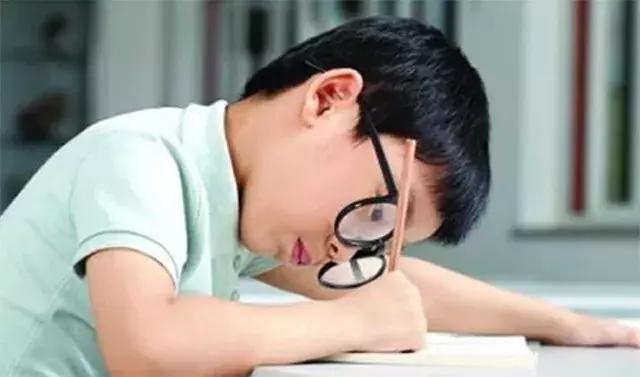 亲测有效 |让全家人舒服的“腰怪”，从小学用到大，靠上就不累！