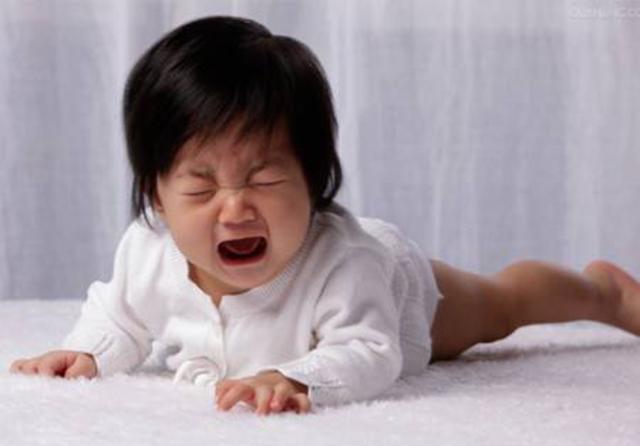 宝宝半夜频繁哭闹，根源可能在宝妈身上，别让这这习惯坑了娃