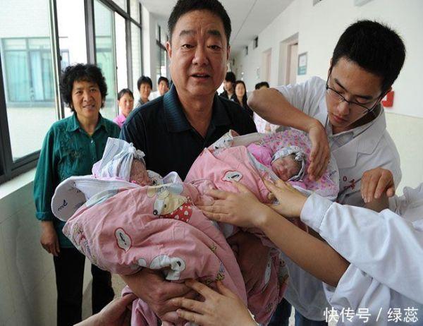 因失独女在60岁生下双胞胎，现在却已经后悔，高龄产子需谨慎