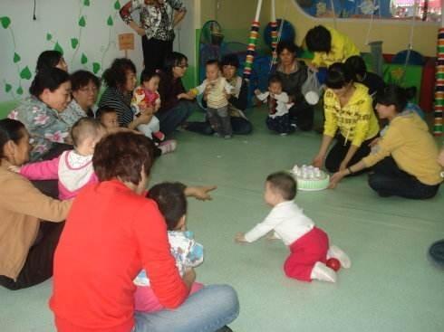 早教对每个孩子都很重要，给孩子早教就等于把孩子送去早教班吗？
