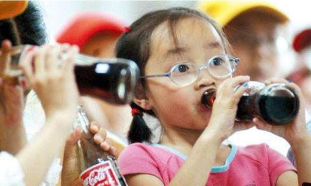 这种饮料已上黑名单，孩子发育慢，还有家长在给宝宝喝！