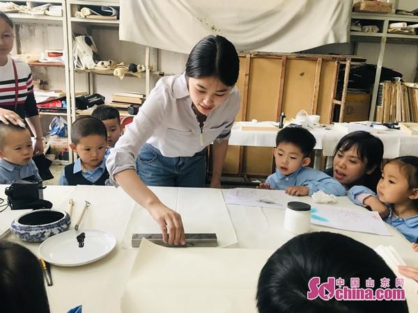 山东大学第一幼儿园举办“走进艺术学院”亲子活动