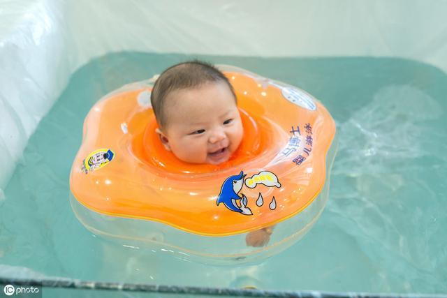 婴儿用品10大黑名单曝光，红药水、游泳脖圈，孩子用了会影响发育