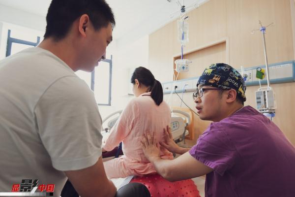 90后男助产士：用双手捧住新生命