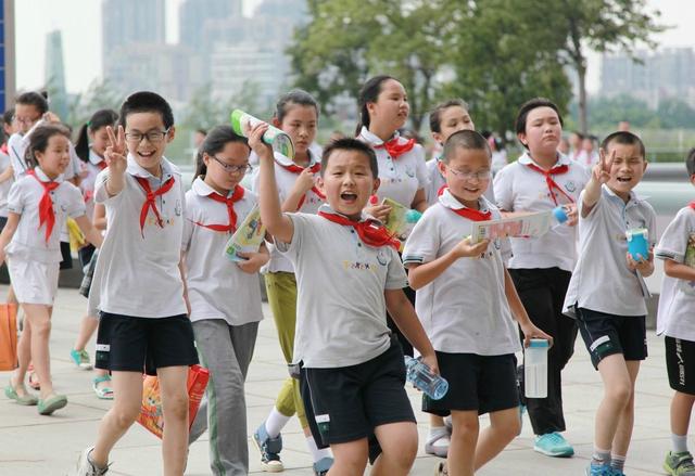 孩子过度嗜好表扬怎么办？家长用这些方法表扬孩子，最有效最科学