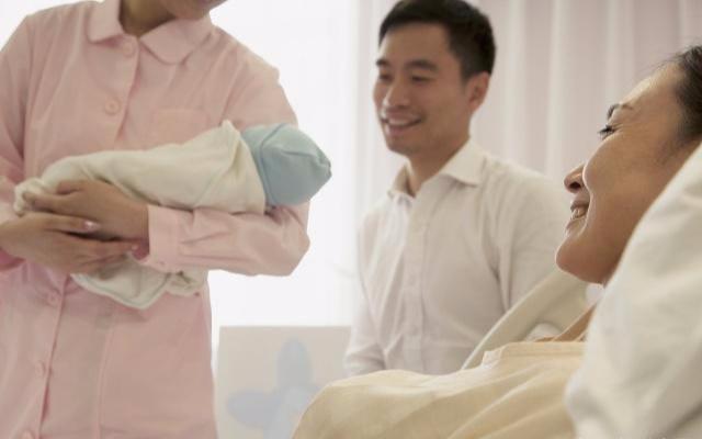 产后，并不建议让老公照顾月子，你先听一听原因