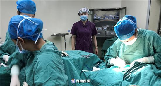 产妇突发脐带脱垂，宝宝降生后已重度窒息，怎么抢救？