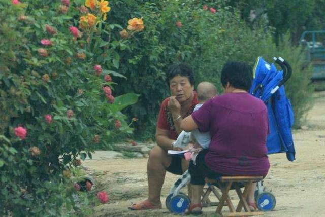 生活再艰难也要把孩子带在身边，这三种结局，你可能都不想要