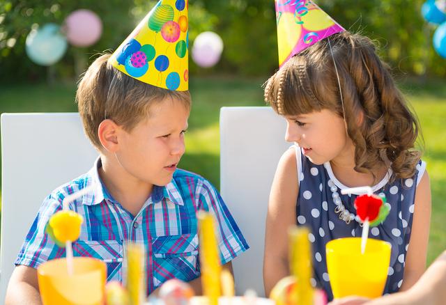 孩子过生日，宝妈想买蛋糕送到幼儿园，老师劝阻，理由很现实