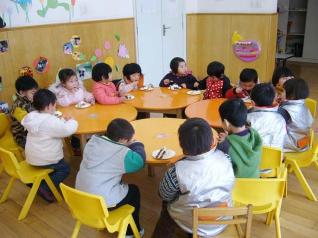 孩子过生日，宝妈想买蛋糕送到幼儿园，老师劝阻，理由很现实